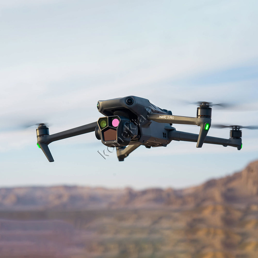 Dron Quadcopter DJI Mavic 3 Pro Fly More Combo ( DJI RC / DJI RC Pro )