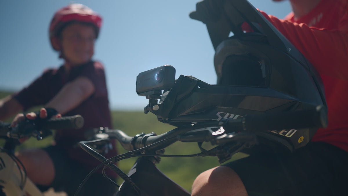 Load video: Kamera Sportive 360° Insta360 X4 Air Standard Bundle
