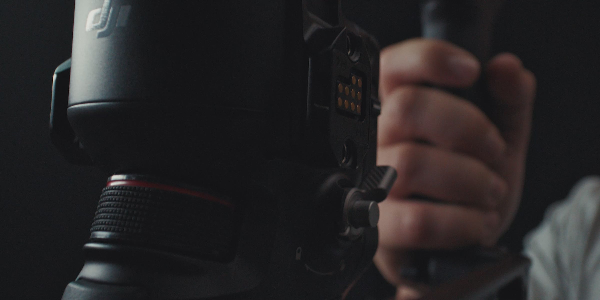 Load video: Stabilizues Kamere Gimbal Me 3 Akse DJI RS5 Combo
