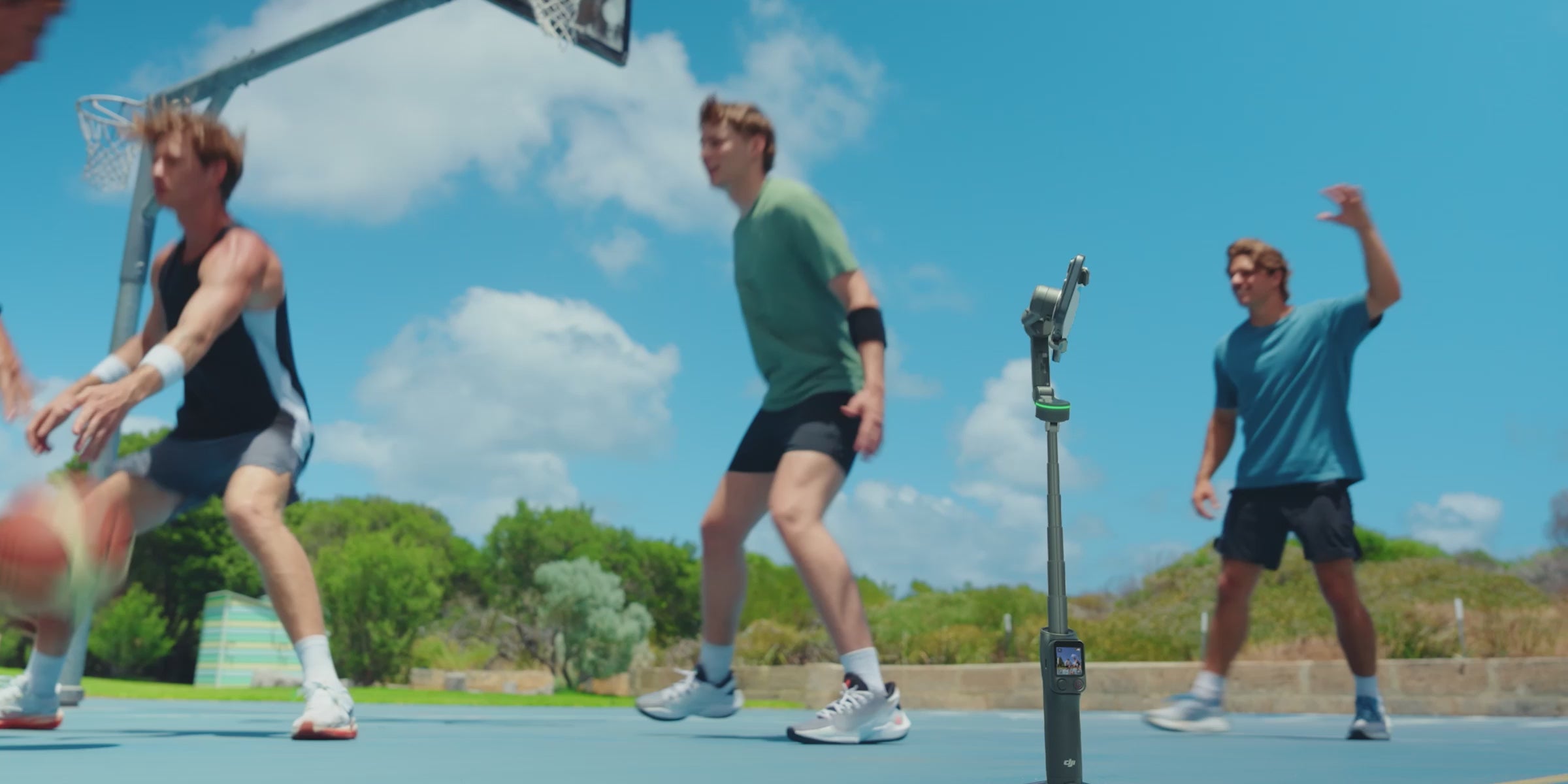 Load video: Stabilizues Telefoni Gimbal DJI Osmo Mobile 8P Me 3 Akse